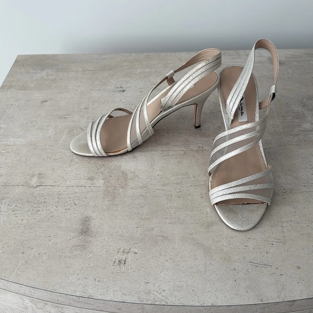 NINA Vitalia Sandals in Silver Wonderland